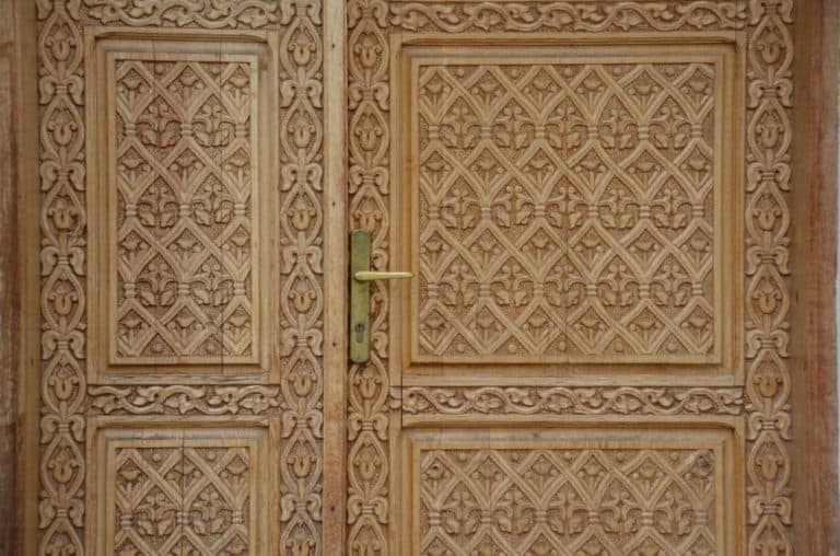 Romania, Bistrita – details of door, Apr. 2014 (Valcea)