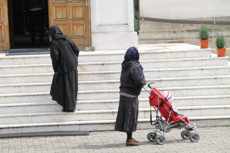 Romania, Bistrita – mother with child, Apr. 2014 (Valcea)
