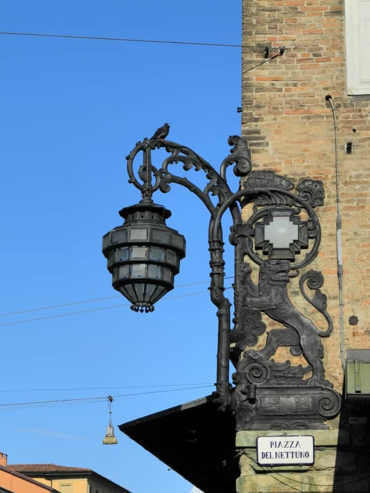 town – elaborate lamp, June 2015 (Emilia-Romaña)