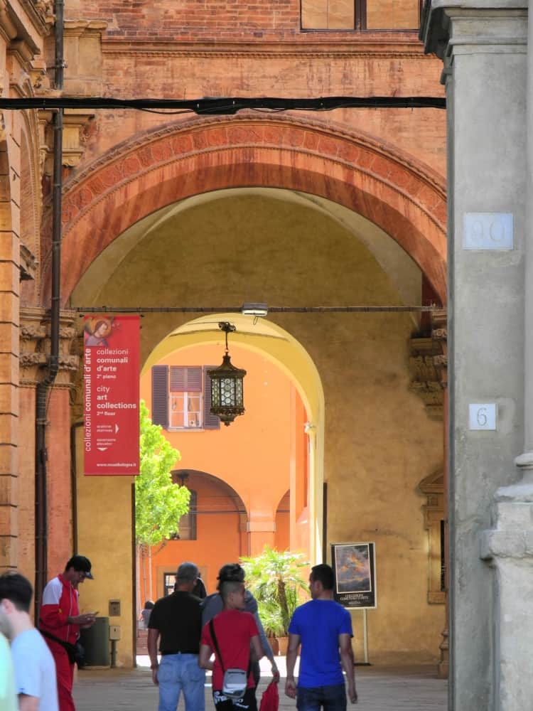 town – arch, June 2015 (Emilia-Romaña)