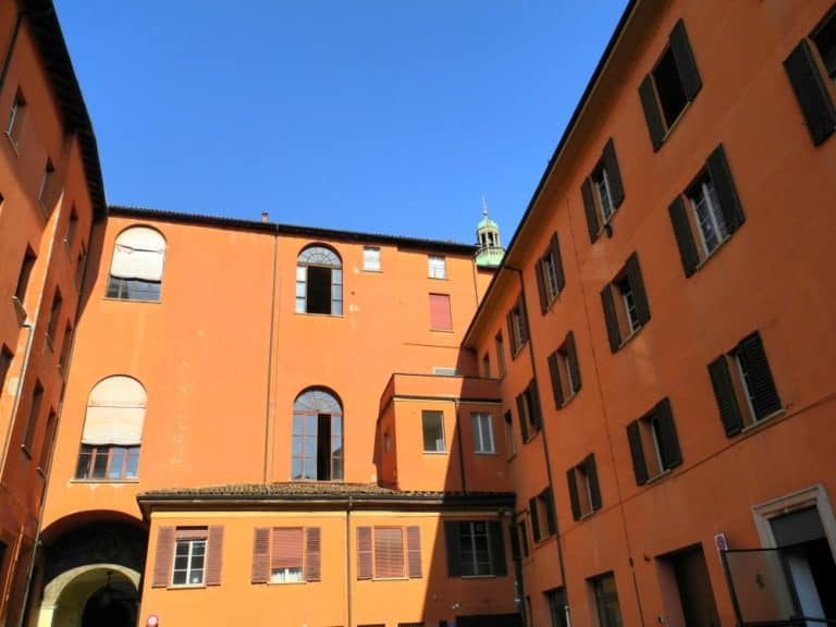 town – building and blue sky, June 2015 (Emilia-Romaña)