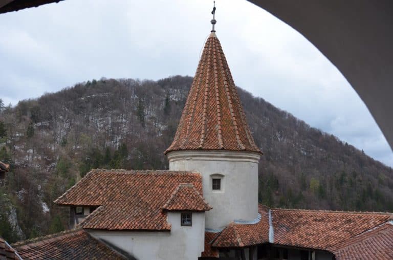 Romania, Bran – arco e guglia, apr. 2014 (Bran)
