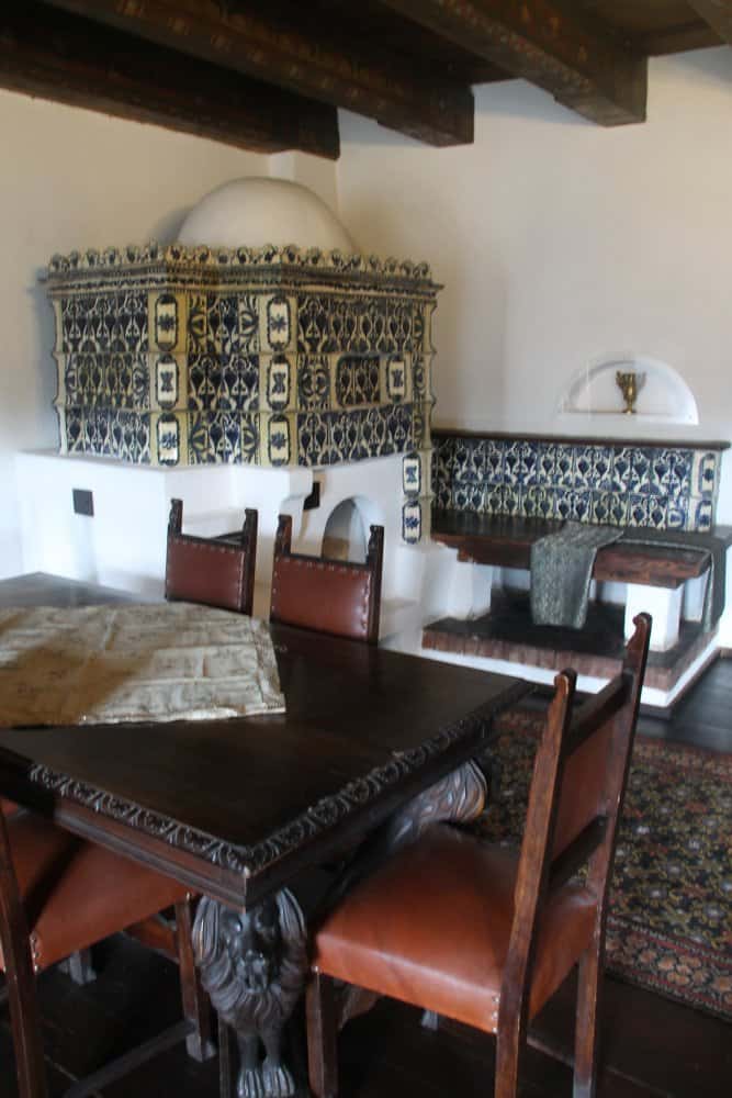 Romania, Bran – tavolo e sedie, apr. 2014 (Bran)