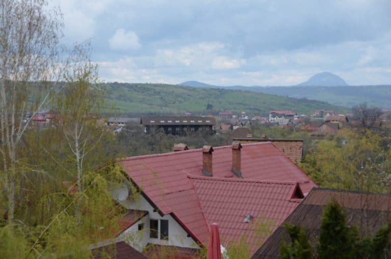 Romania, Bran – tetto rosso, apr. 2014 (Bran)