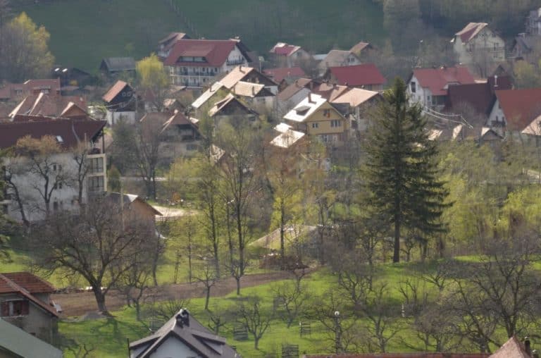 Romania, Bran – luce sui tetti, apr. 2014 (Bran)