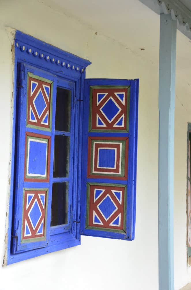 Romania, Bucarest – finestra azzurra, apr. 2014 (Bucarest)