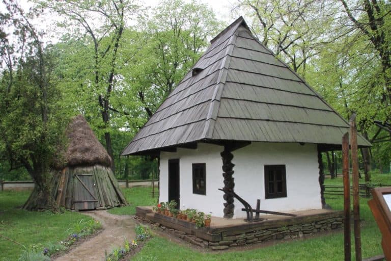 Romania, Bucarest – piccola casa, apr. 2014 (Bucarest)