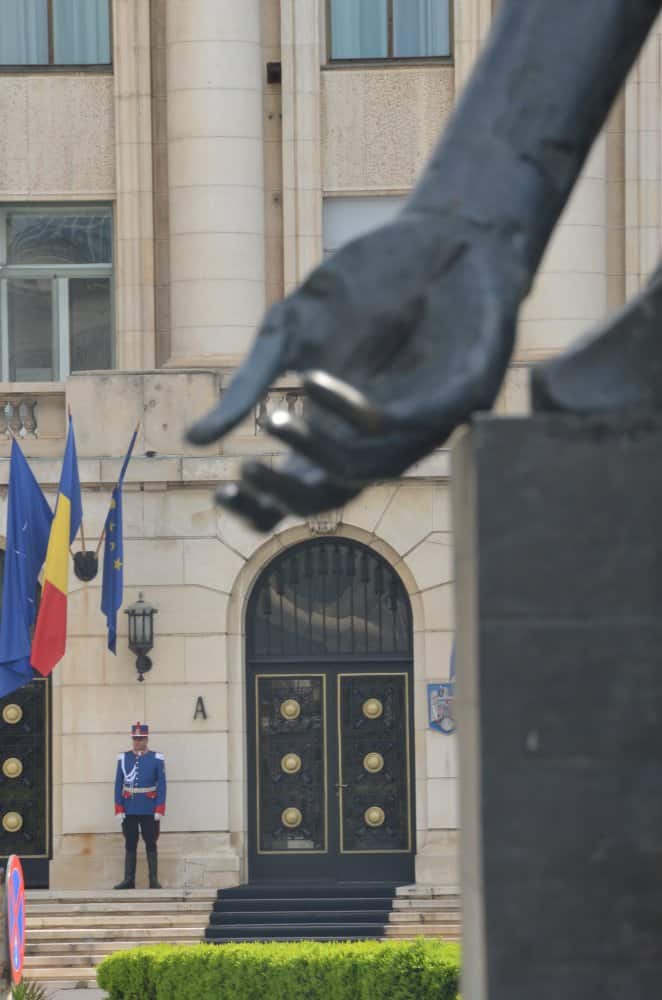 Romania, Bucharest – guard, Apr. 2014 (Bucharest)