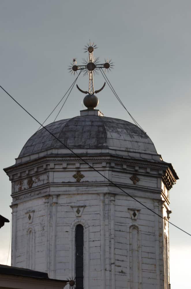 Romania, Bucharest – light on cross, Apr. 2014 (Bucharest)
