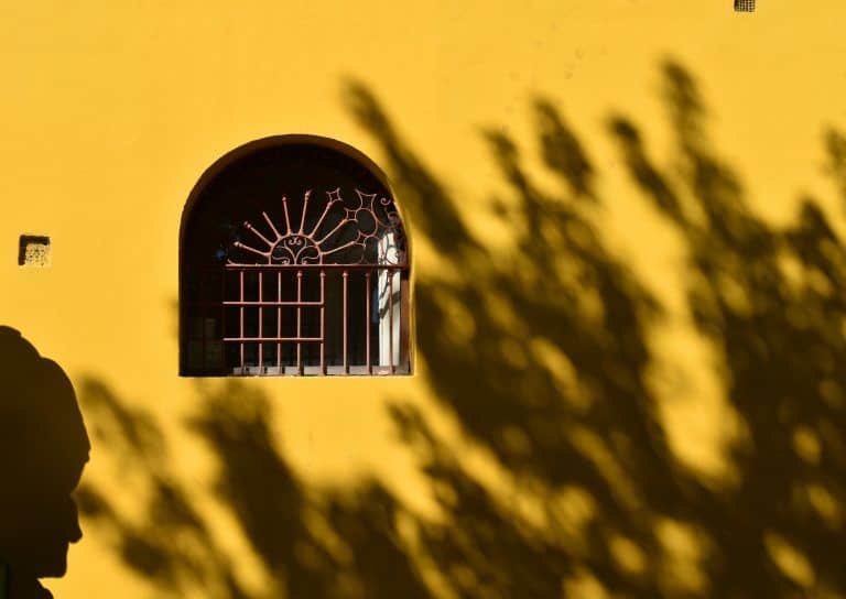 Buenos Aires, La Boca – shadow and window, Mar.2018 (Buenos Aires)
