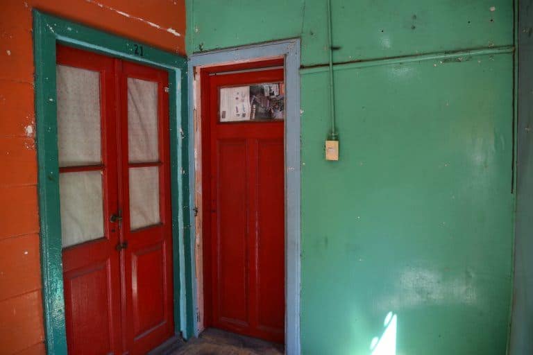 Buenos Aires, La Boca – red door, Mar.2018 (Buenos Aires)