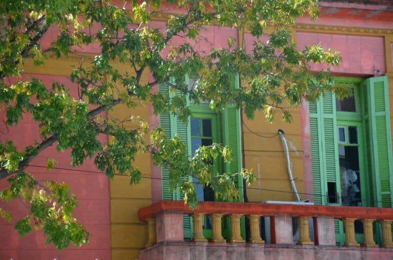 Buenos Aires, La Boca – house and the tree, Mar.2018 (Buenos Aires)