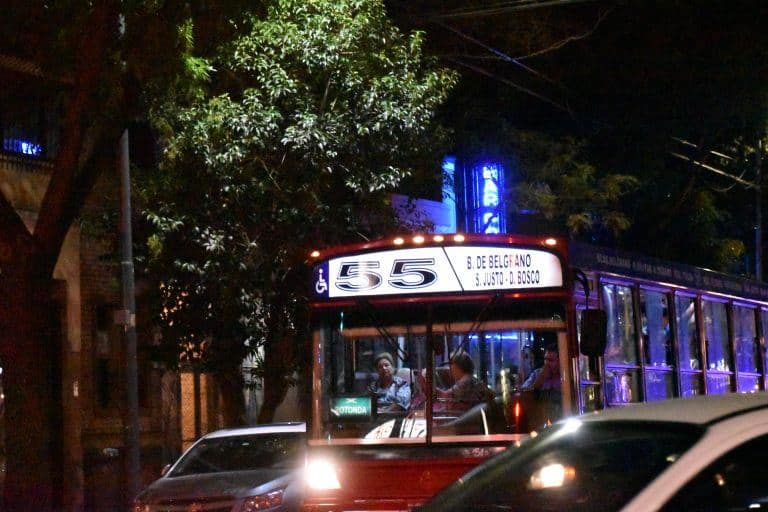 Buenos Aires, Palermo – bus at night, Mar.2018 (Buenos Aires)
