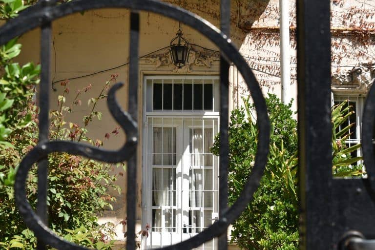 Buenos Aires, Palermo – white door, Mar.2018 (Buenos Aires)
