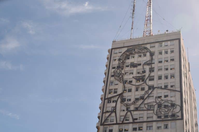buenos-aires-argentina-evita-lato-est