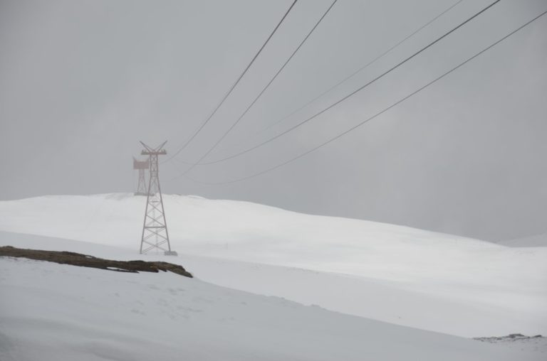 Romania, Busteni – lines, Apr. 2014 (Sinaia)