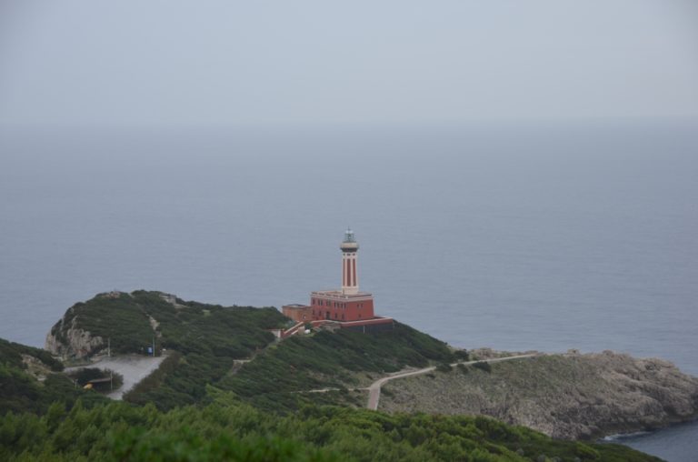 Il faro all’estremità orientale di Capri