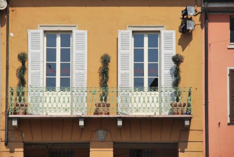 Italia, Castellone – finestre, agosto 2013 (Lombardia)