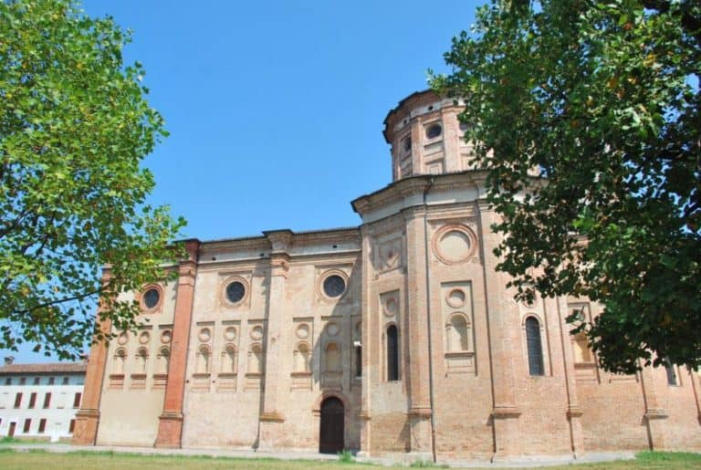 Italia, Castellone – chiesa e alberi, agosto 2013 (Lombardia)