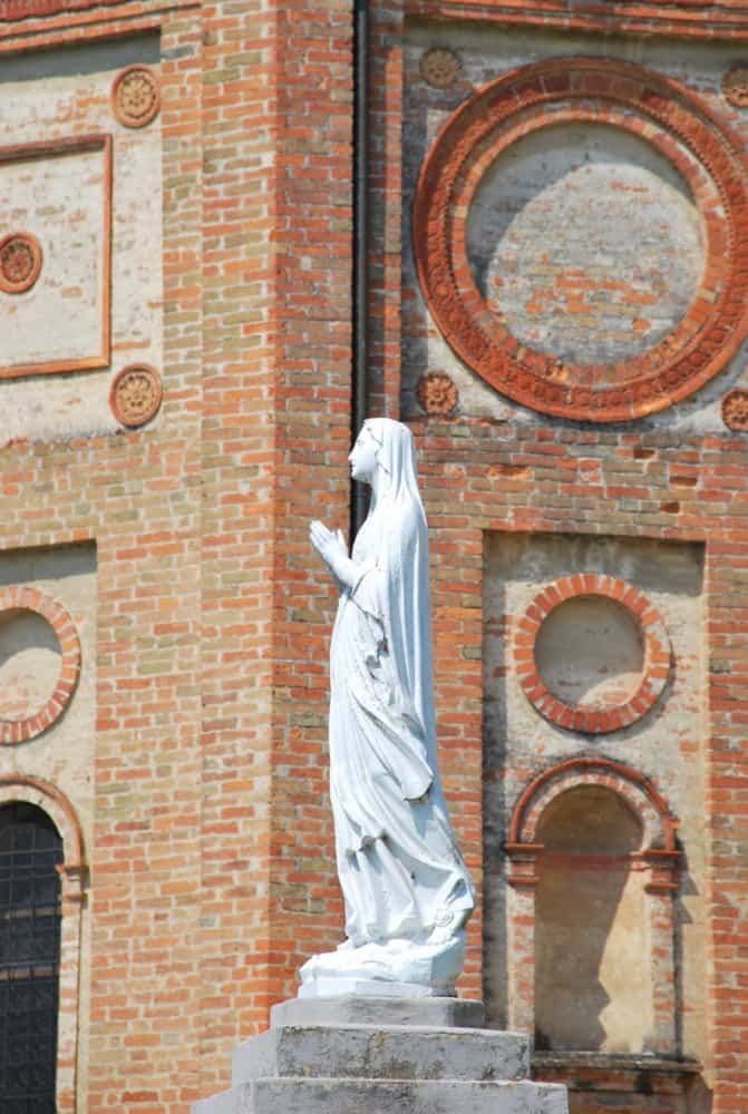Italia, Castellone – statua, agosto 2013 (Lombardia)