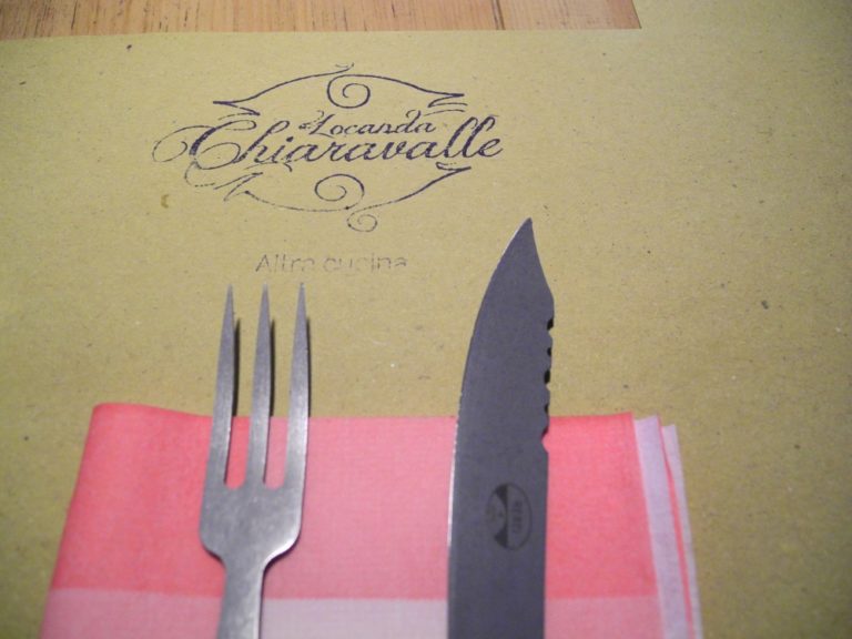Milan, Chiaravalle – knife and fork, Jan.2015 (Milán)