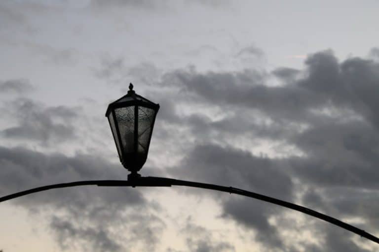 England, Chipping Campden – lamp in sky, Oct.2013 (Cotswolds)