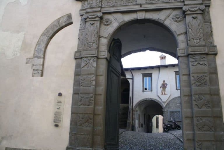 Italia, Clusone – arco, agosto 2013 (Lombardia)