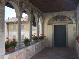 Italy, Castelleone – statue, Aug.2013