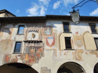 Italy, Castelleone – statue, Aug.2013