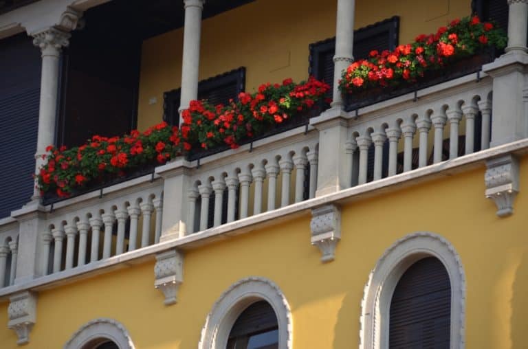 Como – balcone con fiori, Nov.2015 (Lombardia)