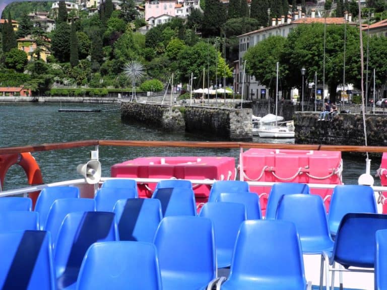 Italia, Lago di Como – sedili blu, mag. 2014 (Lombardia)
