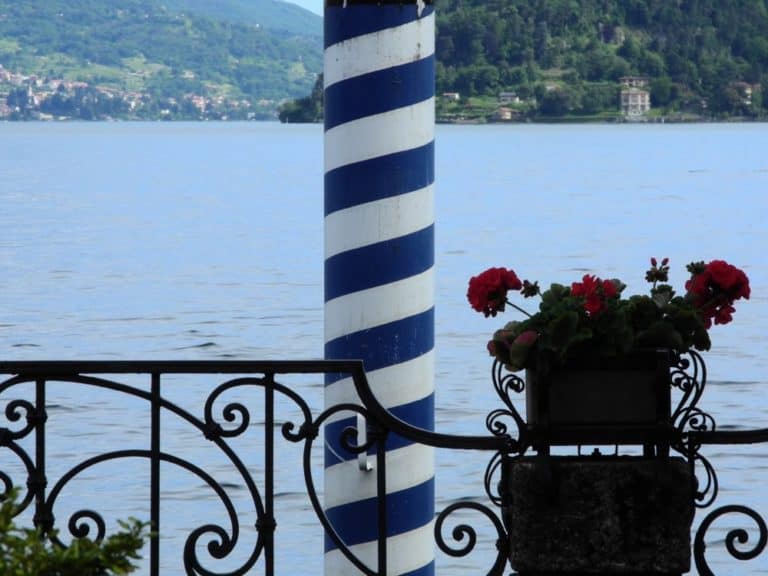 Italia, Lago di Como – palo e ringhiera, mag. 2014 (Lombardia)