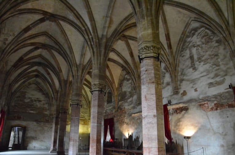 Romania, Hunedoara – pillars, Apr.2014 (Hunedoara)
