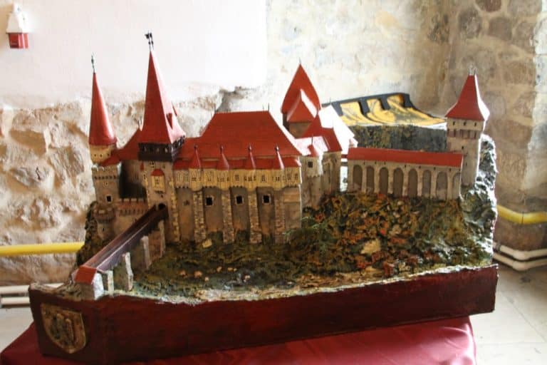 Romania, Hunedoara – miniature, Apr.2014 (Hunedoara)