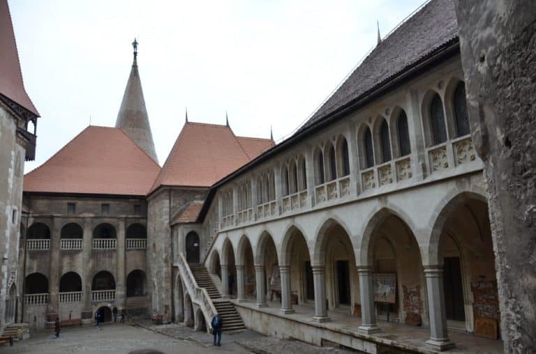 Romania, Hunedoara – courtyard, Apr.2014 (Hunedoara)