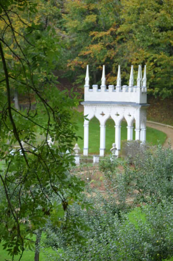 England, RococoGarden – white monument, Oct.2013 (Cotswolds)