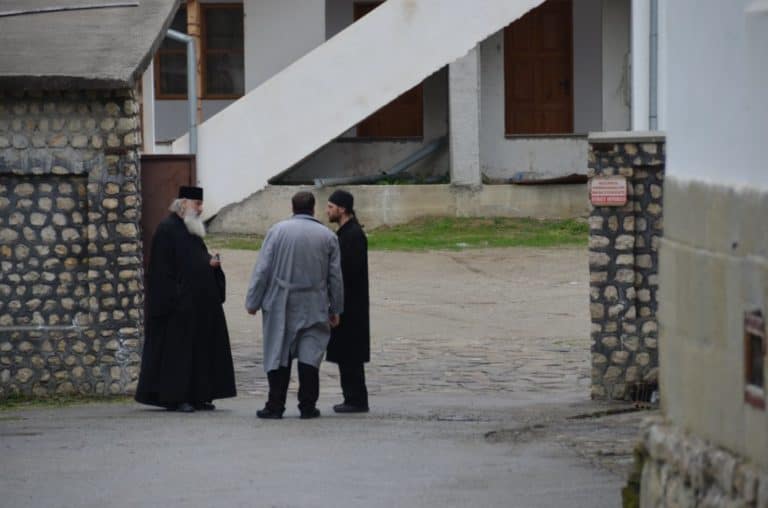 Romania, Cozia Monastery – discussion, Apr. 2014 (Valcea)