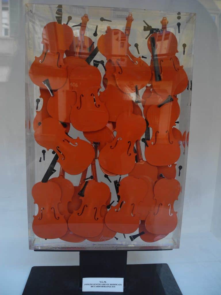 Cremona – shop decoration, Jan.2018 (Lombardia)