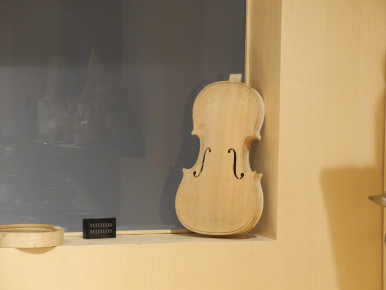 Cremona, Violin Museum – at the window, Jan.2018 (Lombardia)