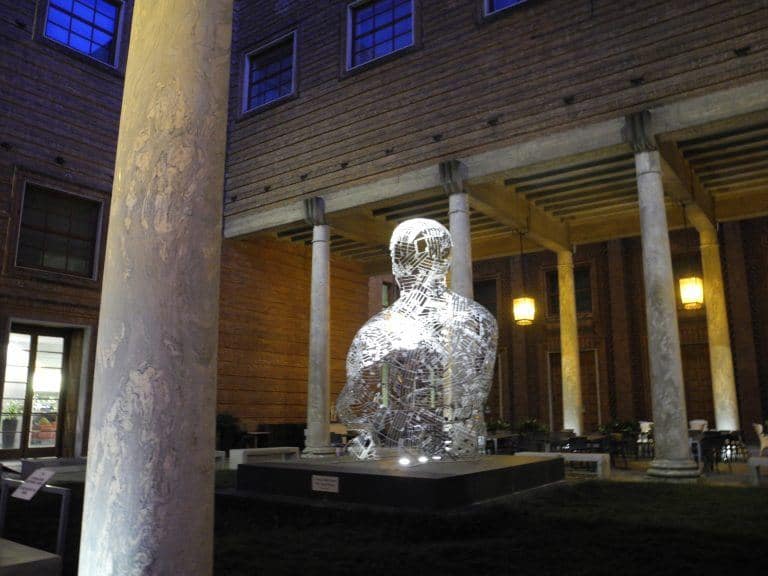 Cremona, Violin Museum – statue, Jan.2018 (Lombardia)