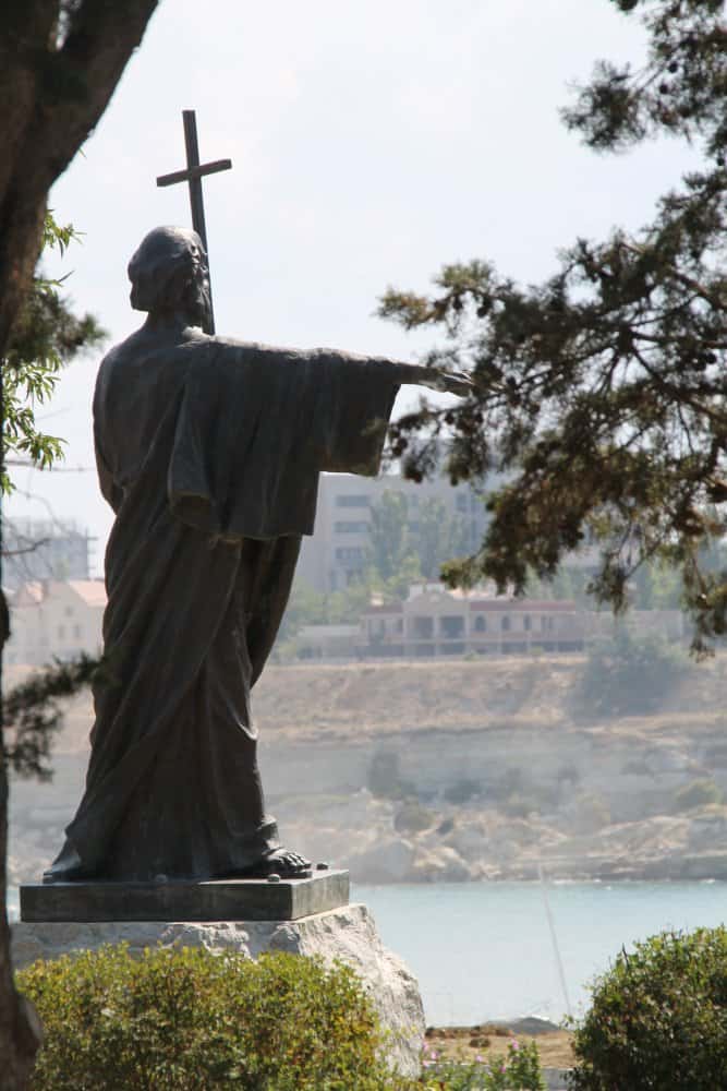 Crimea, Khersones – statue, July 2013 (Sebastopol)