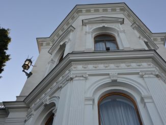 ウクライナ、リヴァディア宮殿－十字架と青空 2013年7月