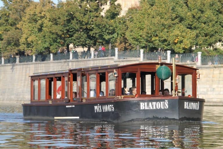 Czech, Prague – sight seeing boat, Sept.2013 (Praga)