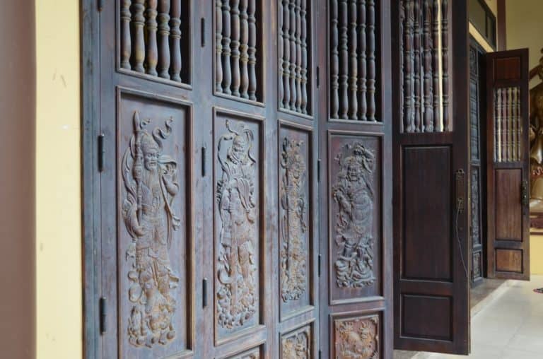 Vietnam, Da Nang – carving on door, Jan.2015 (Da Nang)