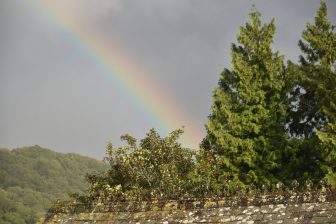 イングランド　デヴォン州　ダートムーア国立公園　モートンハムステッド　虹