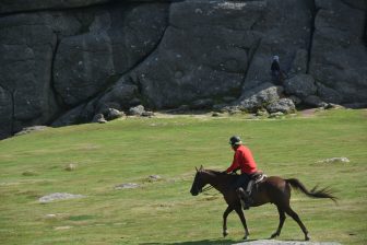 イングランド　デヴォン州　ダートムーア国立公園　Haytor 騎手