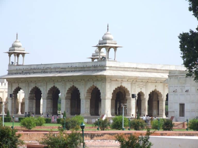 India, Delhi – white building, Sept. 2006 (Delhi)