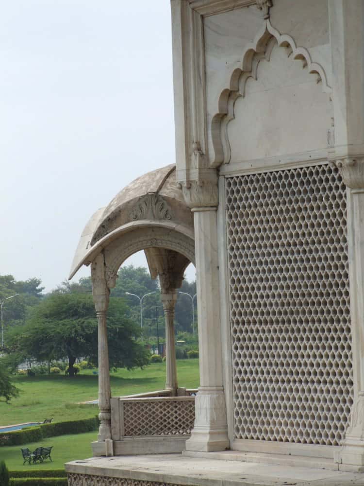 India, Delhi – side view, Sept. 2006 (Delhi)