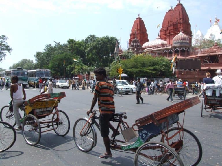 India, Delhi – waiting, Sept. 2006 (Delhi)