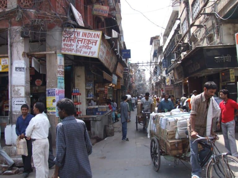 India, Delhi – living, Sept. 2006 (Delhi)